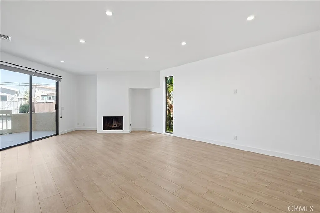 3 bed, 1861 sqft, $7,800 — Photo 2