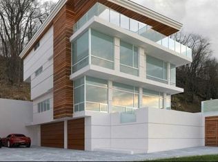 31B Casta Ln, Edgewater, NJ 07020