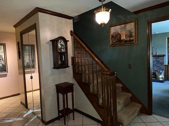 3rd image of 723 Somerset Dr