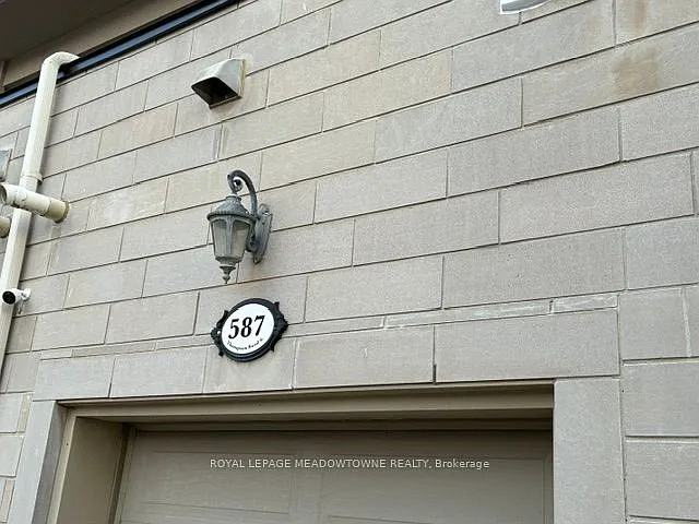 587 Thompson Rd S #9 — Photo 2