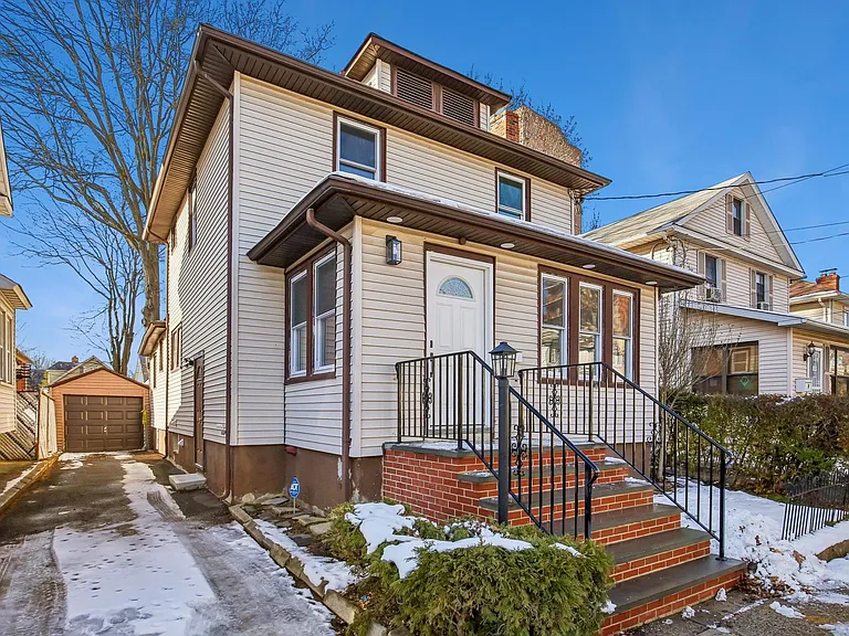 4 Lincoln Pl — Photo 1