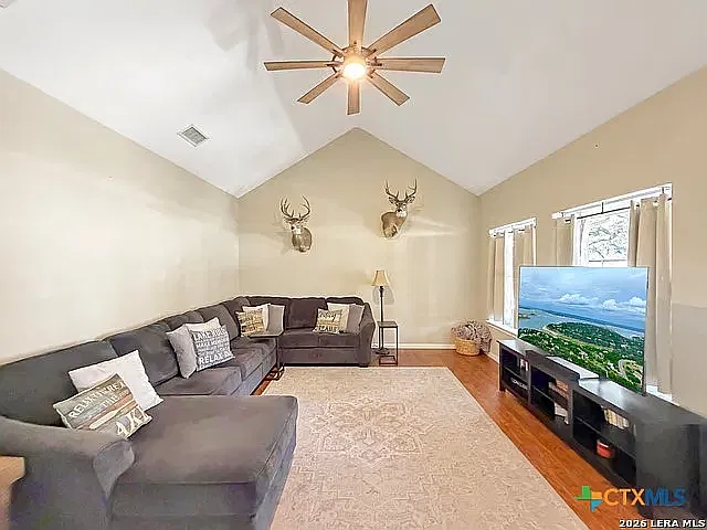 4 bed, 1635 sqft, $2,860 — Photo 3