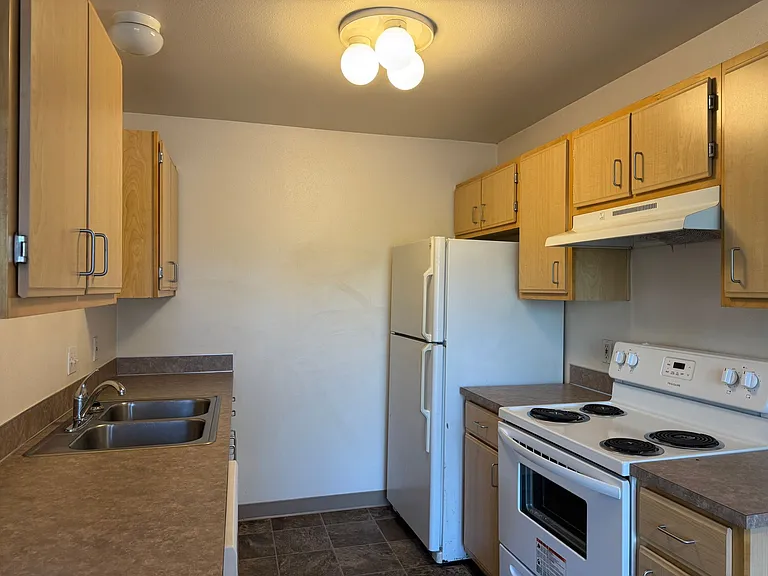 Quiet 2-Bed 2-Bath Apartments Close to WOU with Beautiful Landscaping In-Unit Washer/Dryer — Photo 10
