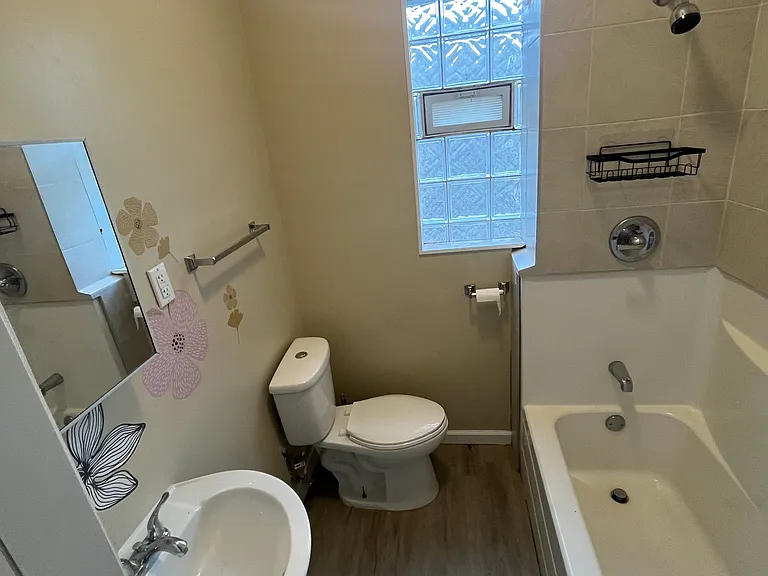 4021 Main St #2 — Photo 8