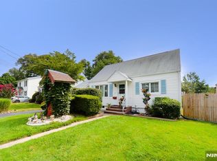 17 S Paula Dr, Bergenfield, NJ 07621