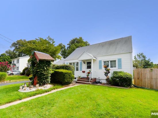 17 S Paula Dr, Bergenfield, NJ 07621