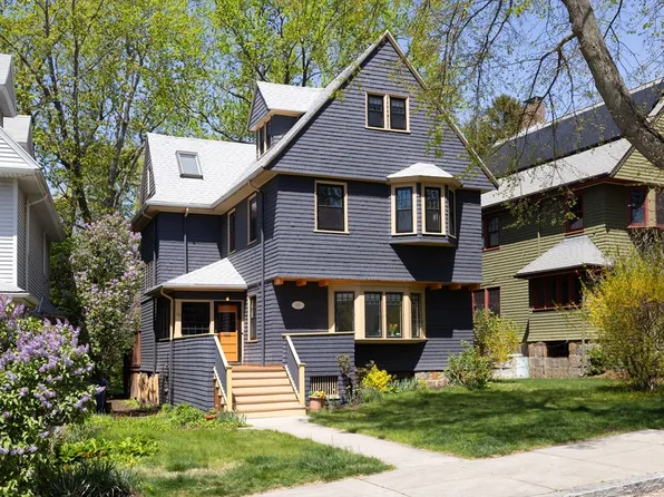 28 Roslin St, Dorchester, MA 02124