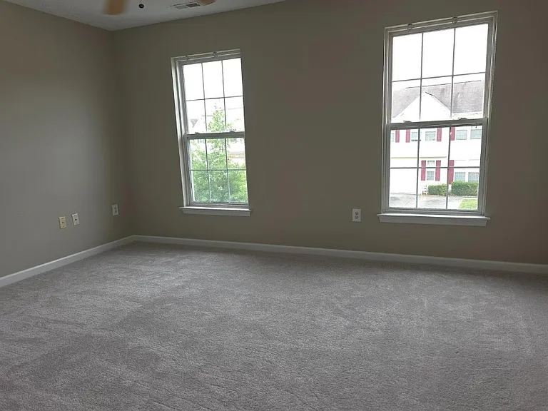 218 Eisenhower Ct — Photo 10