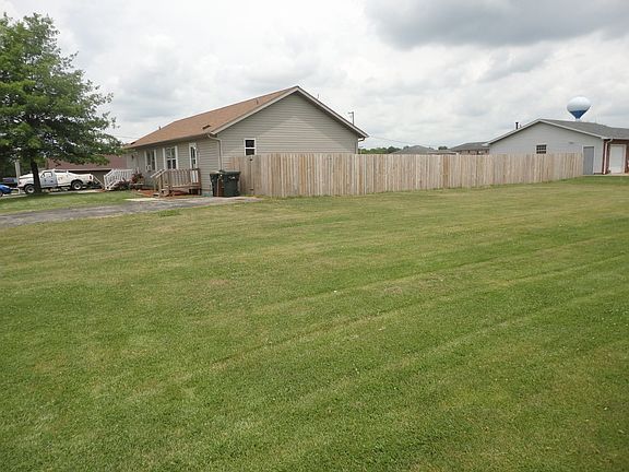 Lot is much bigger than fenced area, Room for a Garage