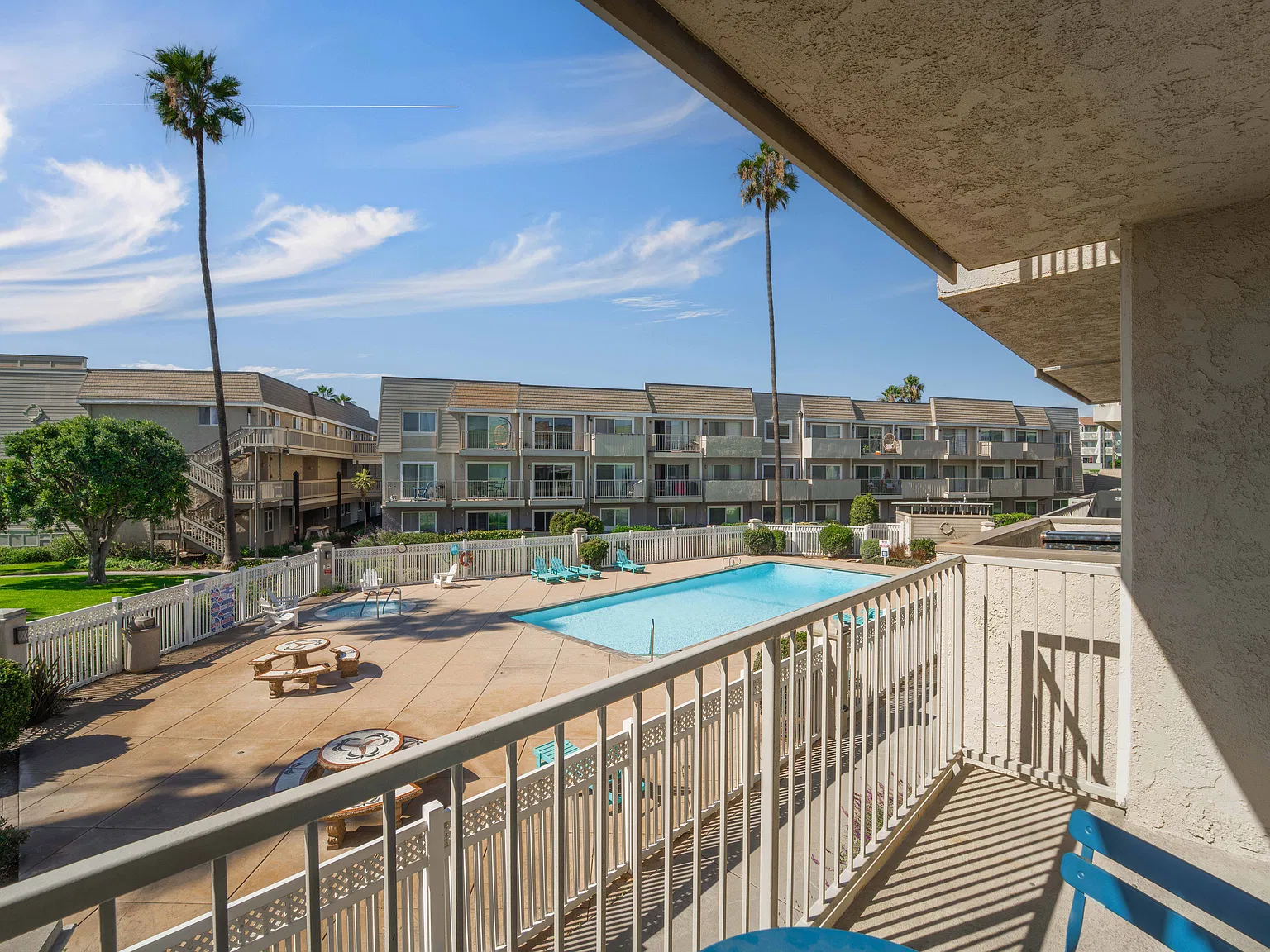 2 bed, 1.5 bath, 933 sqft, $3,000 — Photo 2