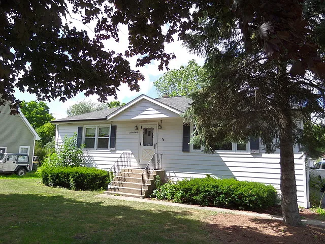 26W064 Armbrust Ave photo 1