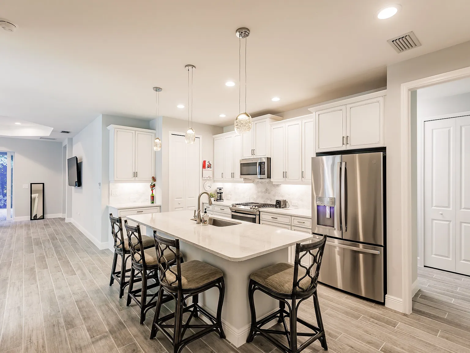 11651 Solano Dr — Photo 2