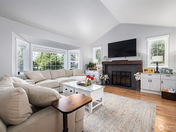 Light and bright this home has new interior trim and doors.>