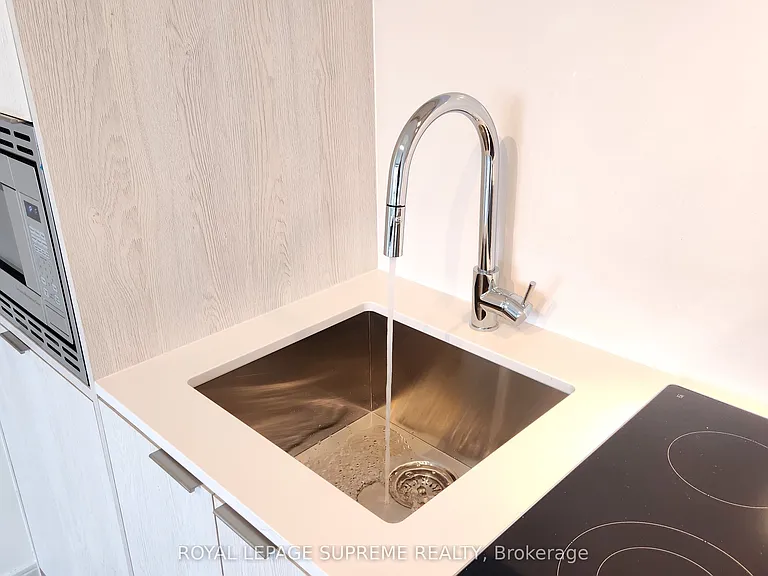 86 Dundas St E #402 — Photo 5