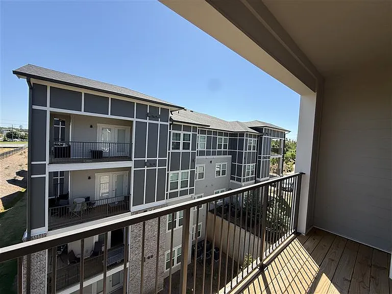 The Crest at Oakwood — Photo 183