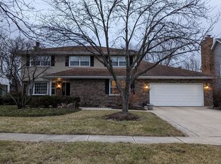 1937 Buckingham Dr, Wheaton, IL 60189