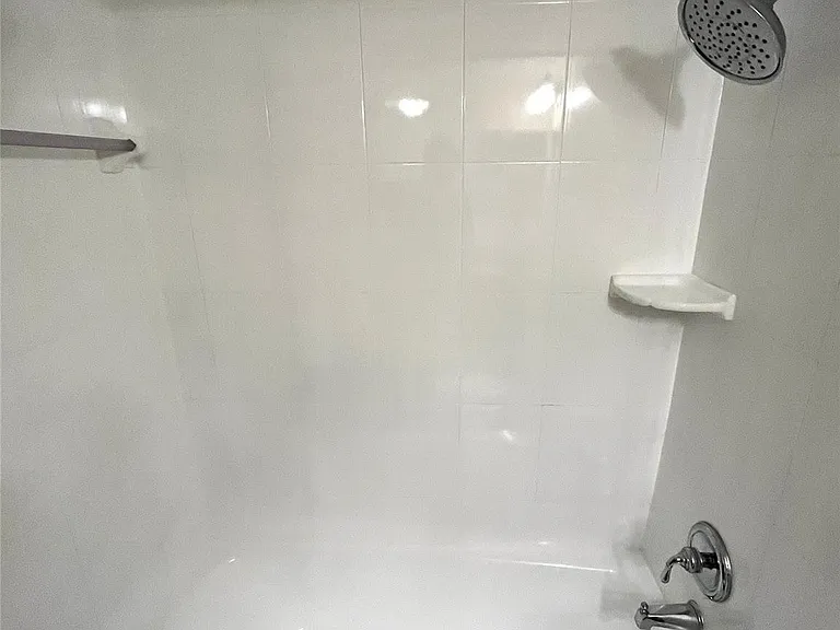1460 NE 18th St #104 — Photo 34