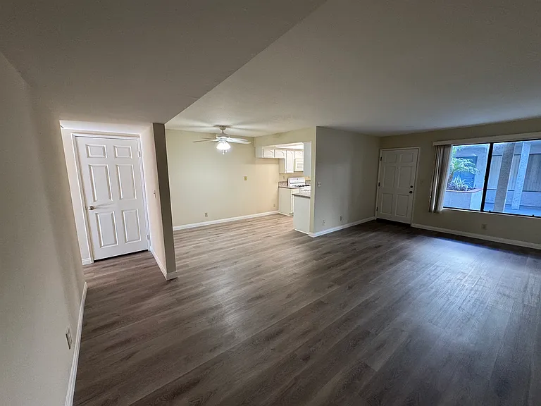 515 E Elmwood Ave #104 — Photo 8