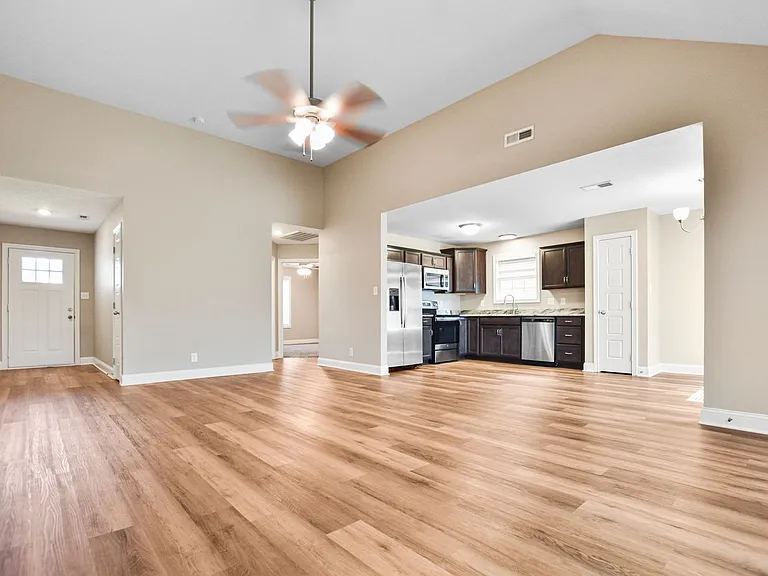 410 Irish Hills Dr — Photo 4