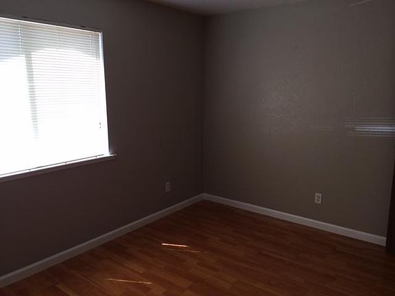 4th image of 2128 Lakewood Dr