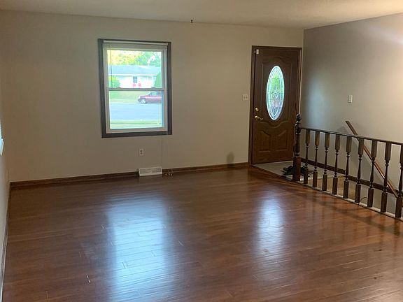 4th image of 5693 Roseworth Ct SE