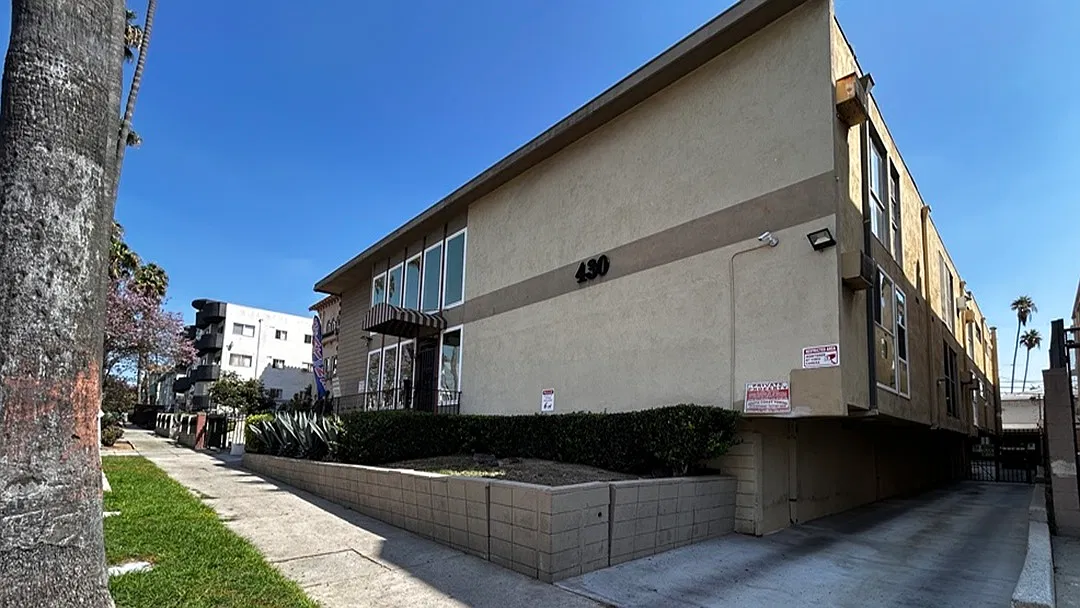 8171 - 430 South Mariposa Avenue - 001 — Photo 1