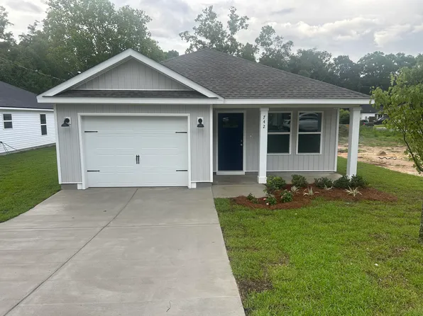 742 E Chestnut Ave, Crestview, FL 32539