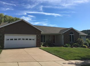 215 Eagles Bluff Rd, La Crescent, MN 55947