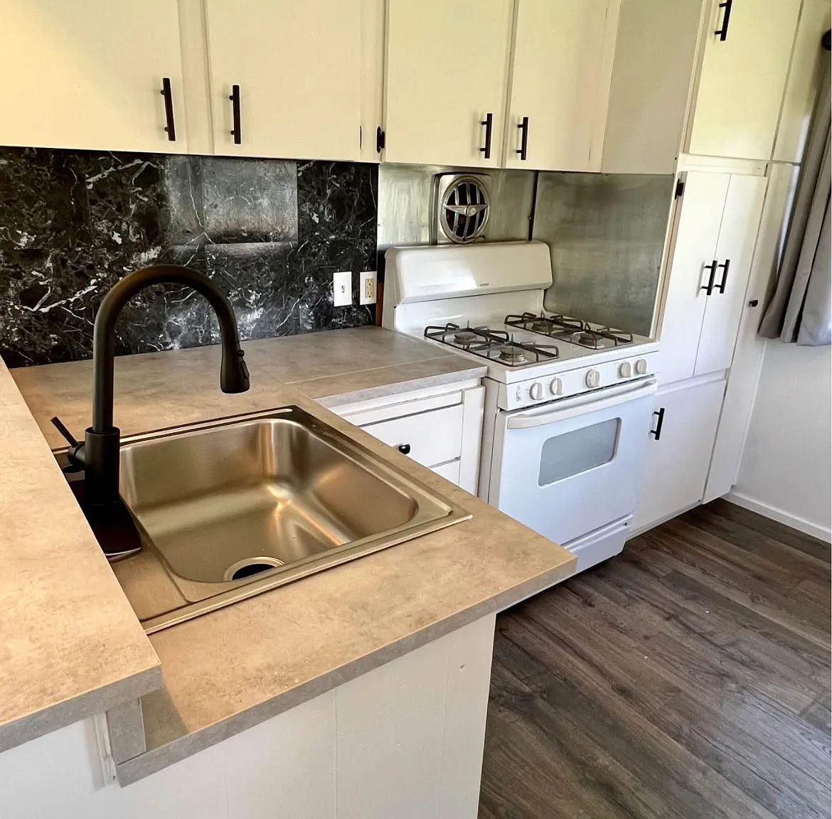 2 bed, 540 sqft, $1,200 — Photo 2