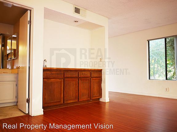 3rd image of 514 E Elmwood Ave APT A