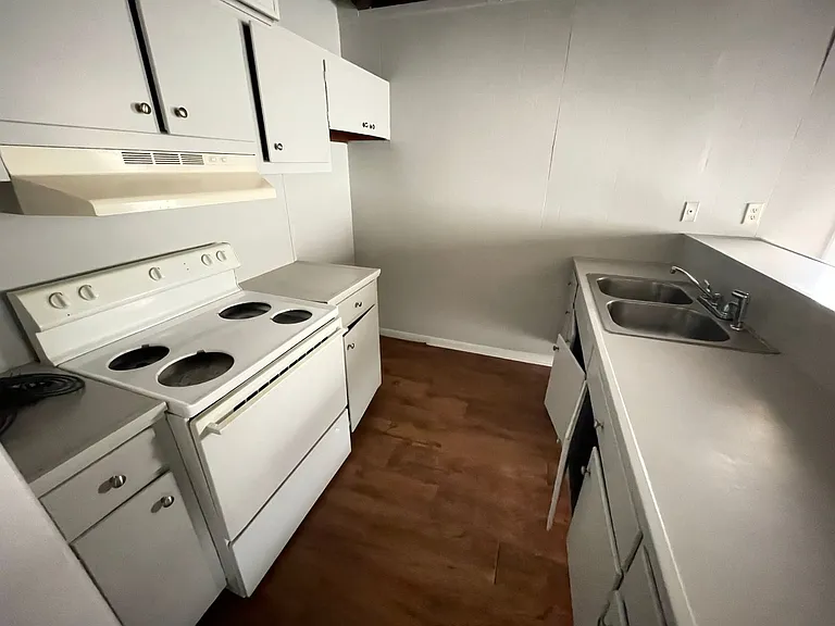 242 Georgia Ave #6 — Photo 2