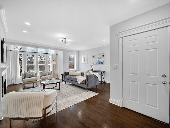5th image of 3834 N Janssen Ave #3