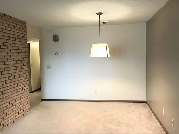 3rd image of 408 Holly Ln