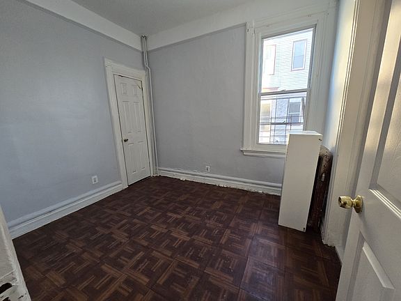 5th image of 588 Hunterdon St #1C