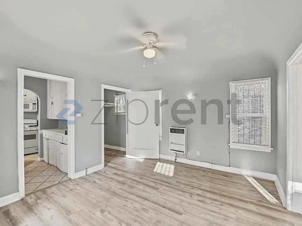 1101 1/4 W 39th St