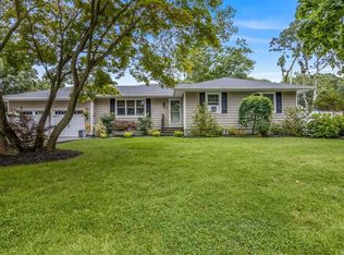 17 Jefferson St, Nesconset, NY 11767