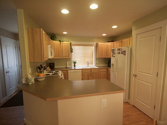 kitchen (pantry door on r)