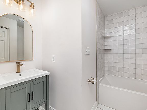 3rd image of 2512 Cranbrook Ln #1-10-1