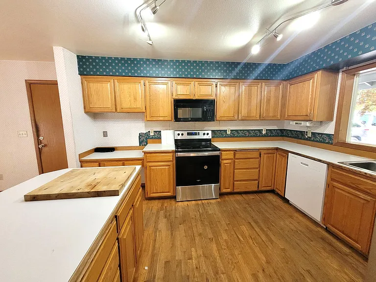 3320 Allen Ave — Photo 12