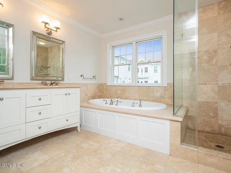 146 E Elm St #B — Photo 12