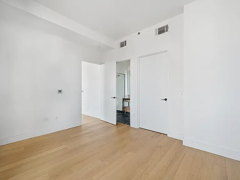 224 W 124th St #1500 — Photo 8