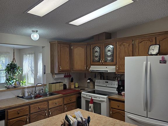 2nd image of 4609 Meadowlark Ln