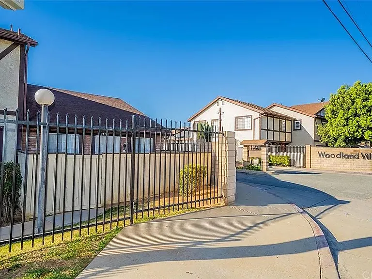 24101 Fir Ave — Photo 4