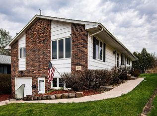 2246 Woodlawn St, Dubuque, IA 52001