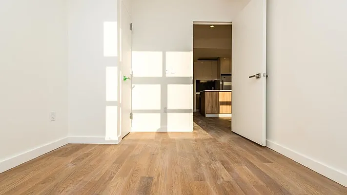 Rented by Nooklyn NYC LLC | media 102