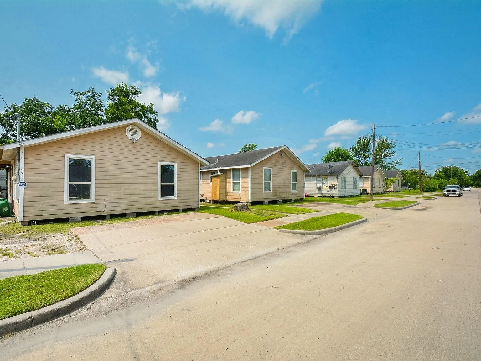 2 bed, 1.0 bath, 700 sqft, $795 — Photo 2