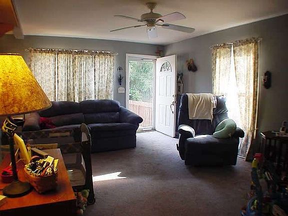 4th image of 405 Anthony Ave