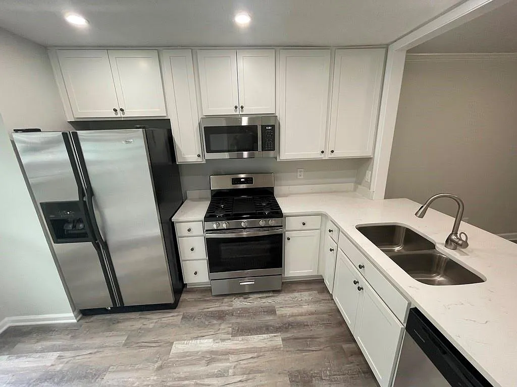 2 bed, 2.5 bath, 1355 sqft, $2,200 — Photo 2