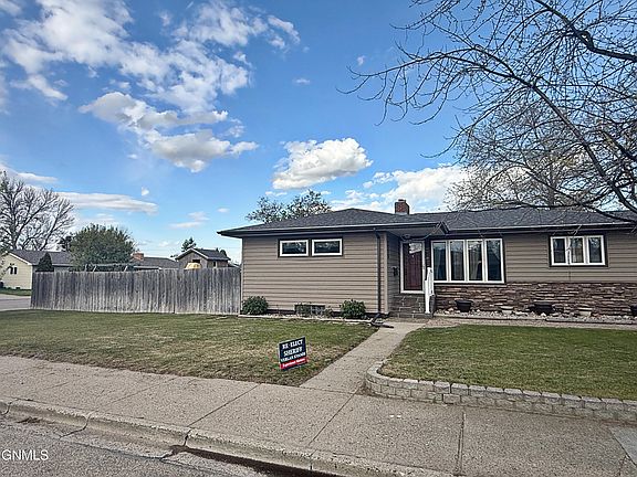 2nd image of 1238 7th Ave W