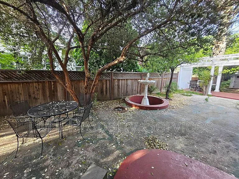 1214 N Pershing Ave — Photo 107